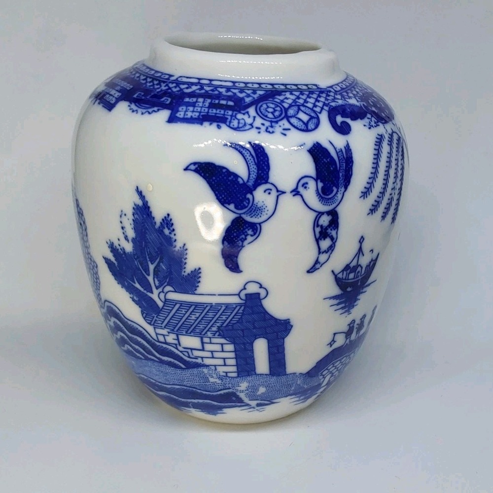 Antique Small Japanese Blue and White Hand paint Ginger Jar Vase 3.5"‎
